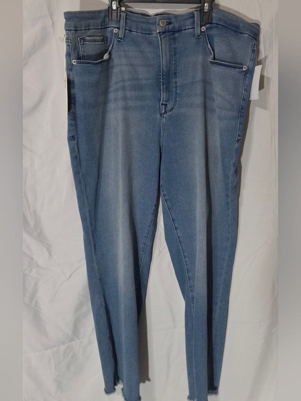 Good American Straight Leg Jeans in Medium Blue Wash